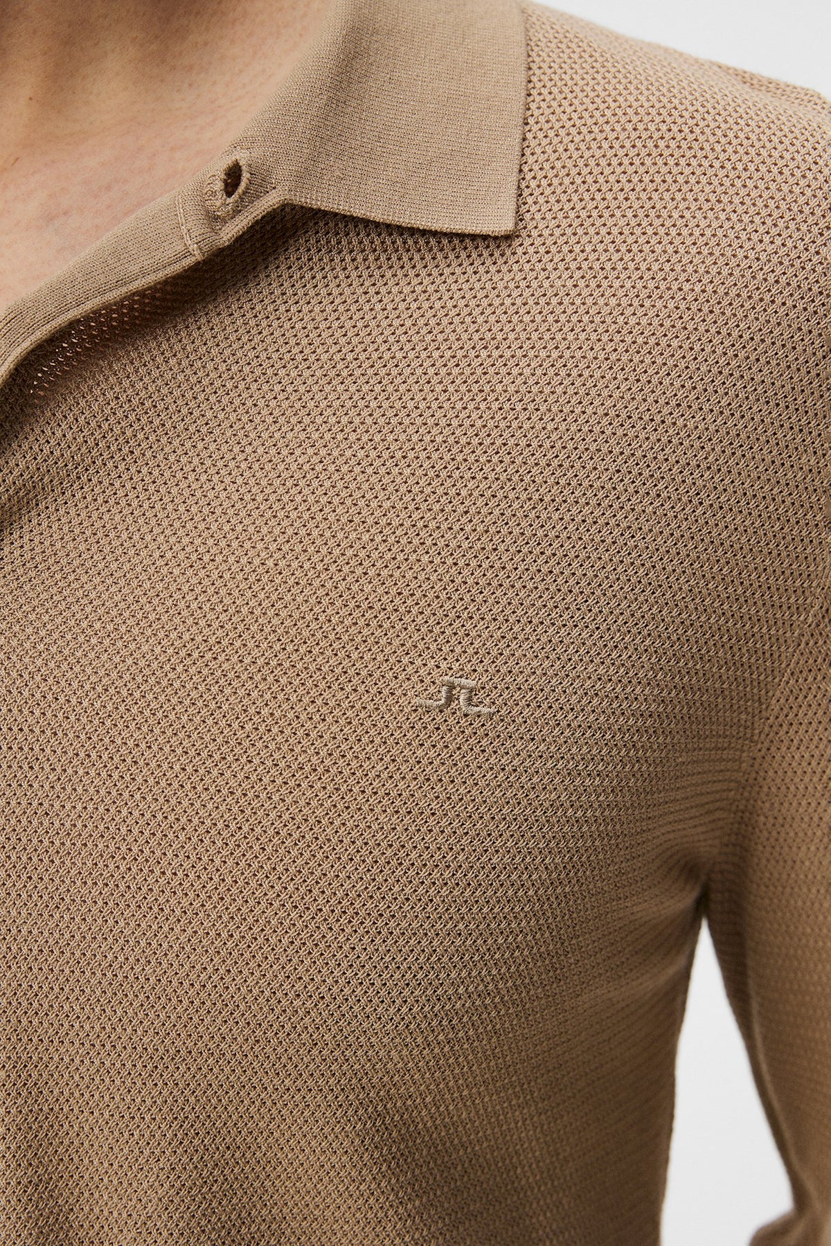 C106 BATIQUE KHAKI