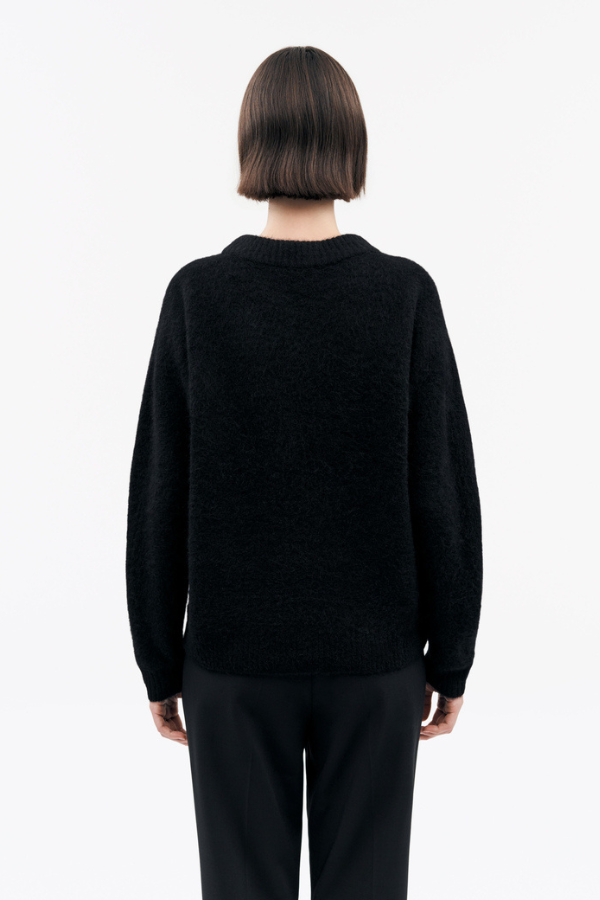 050 BLACK