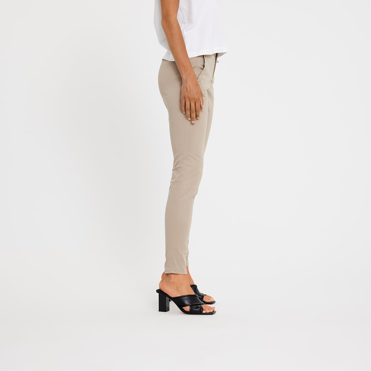 31051 WARM SAND