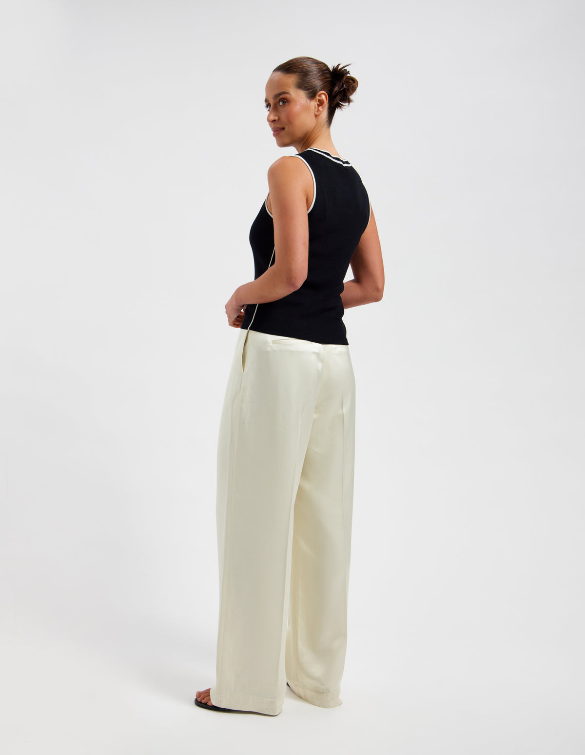 90000 BLACK/10002 IVORY