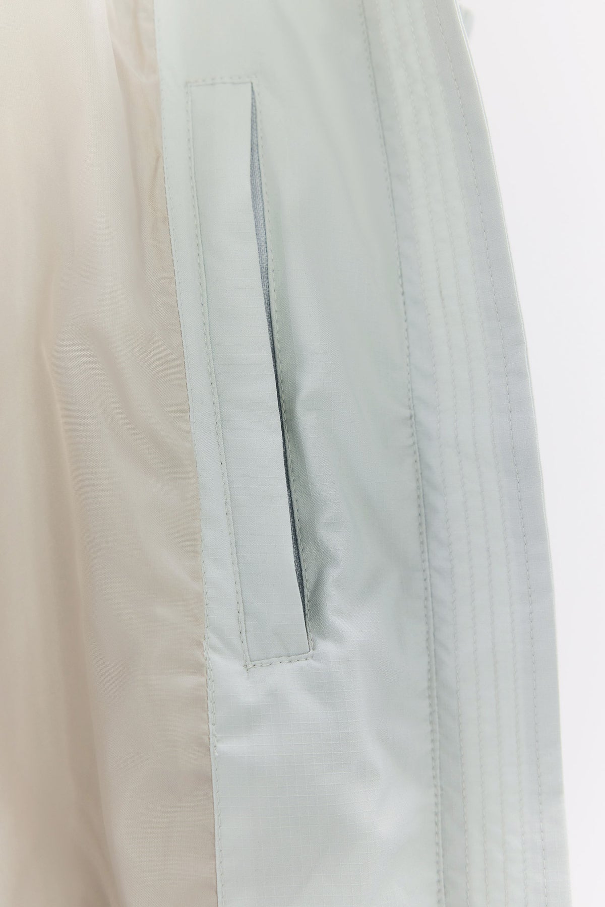 083 SEA FOAM