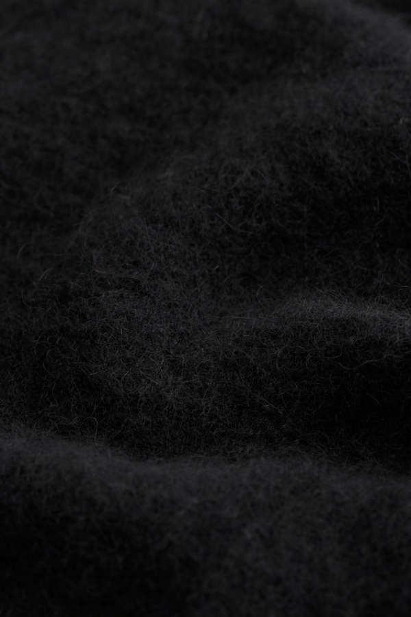 050 BLACK