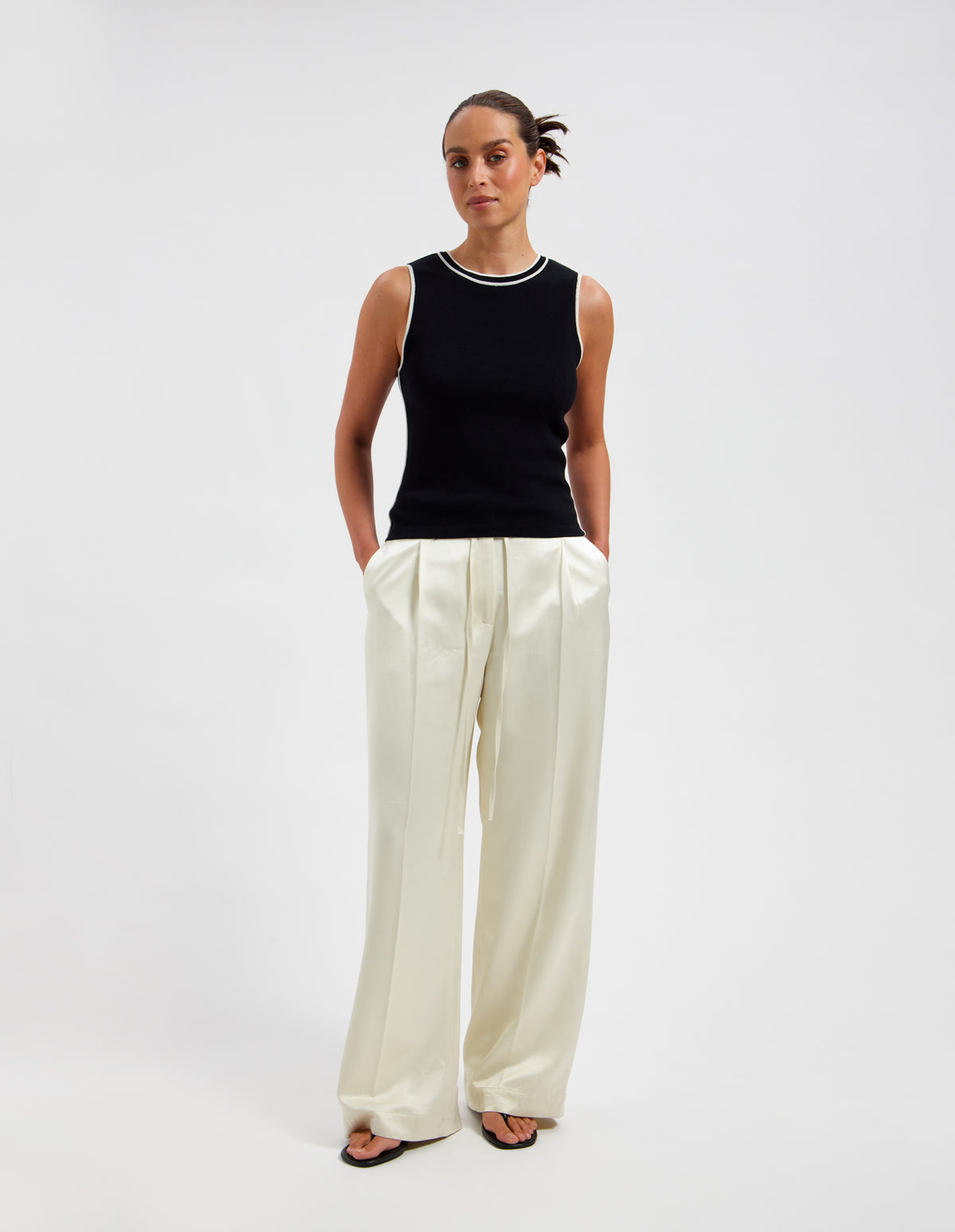 90000 BLACK/10002 IVORY