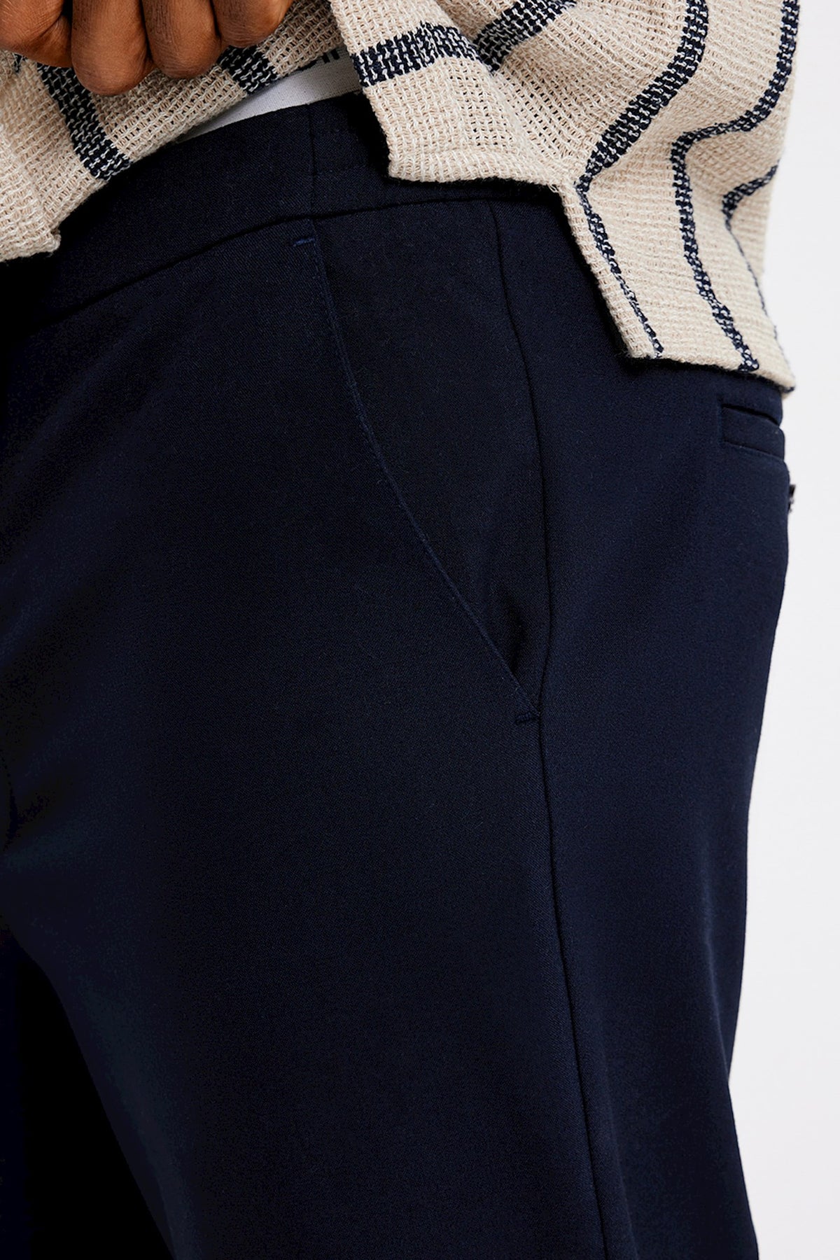 00003 NAVY 32''