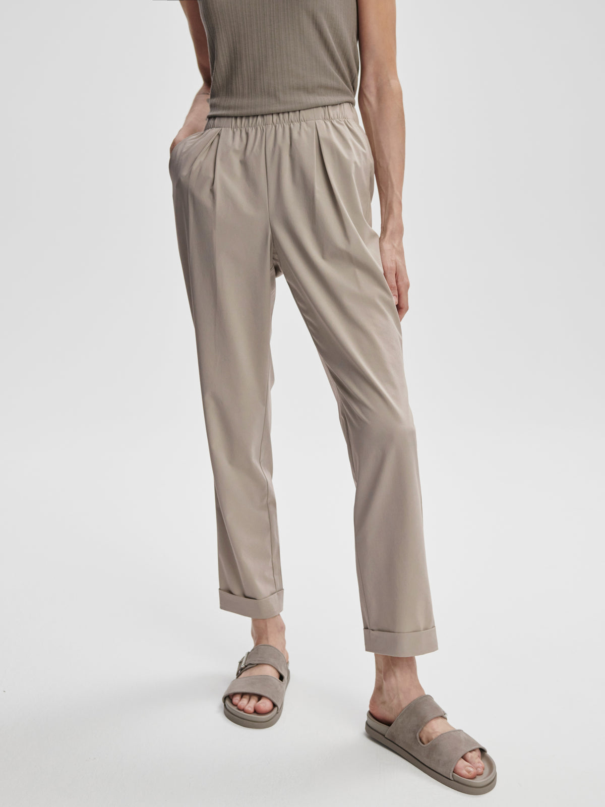 SIMPLY TAUPE