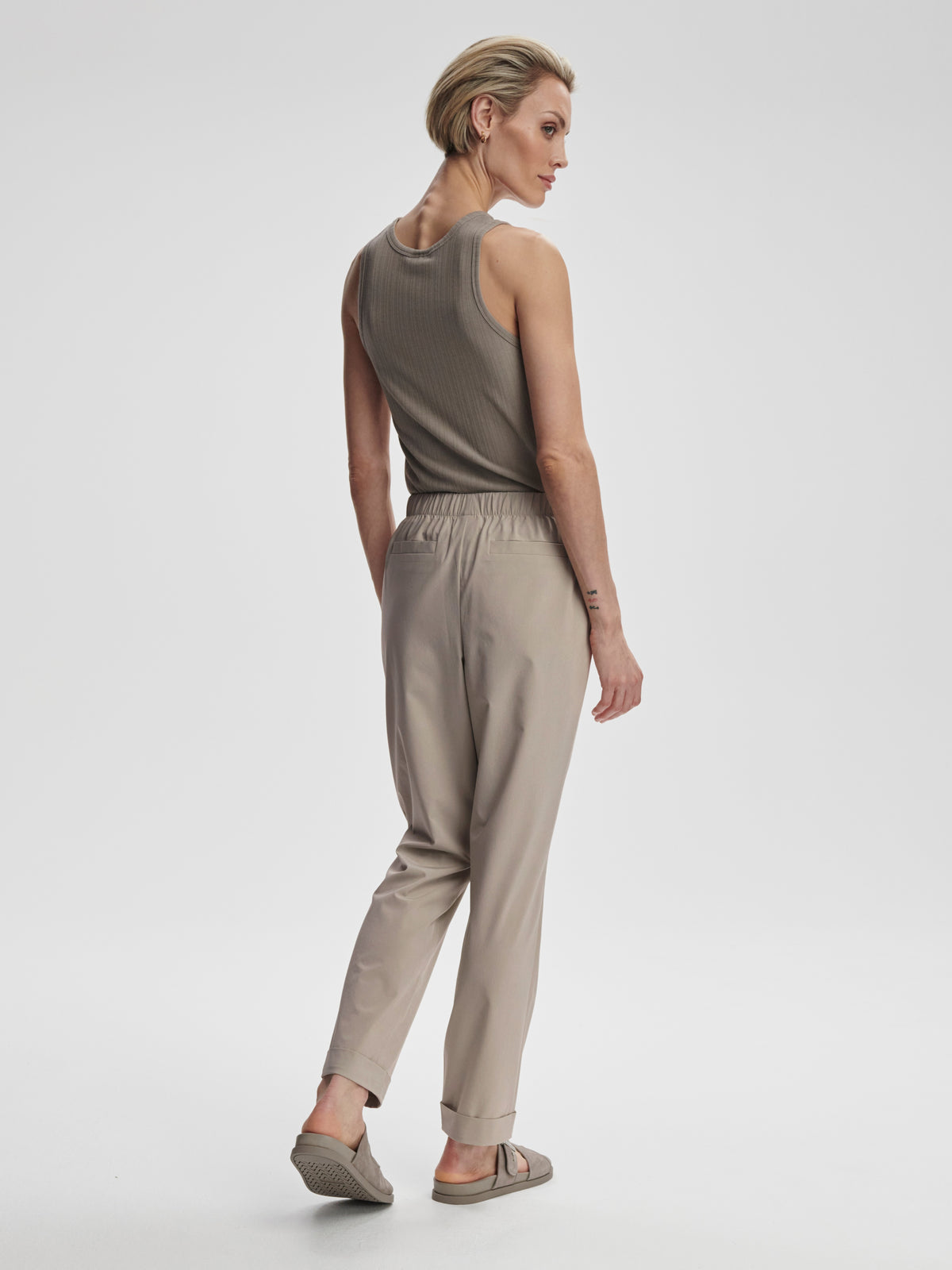 SIMPLY TAUPE