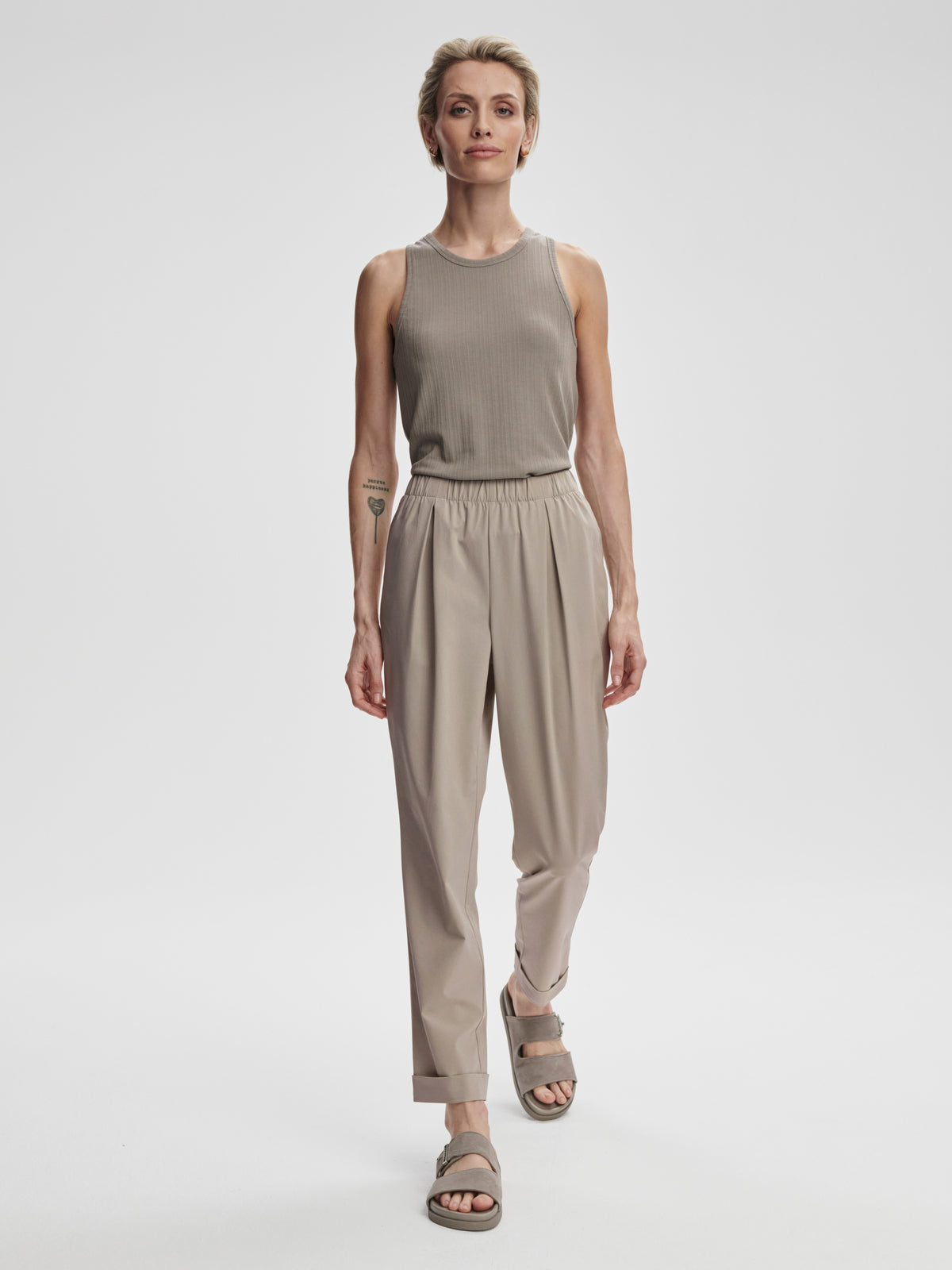 SIMPLY TAUPE
